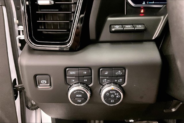 Used 2025 GMC Sierra 2500 AT4X AWD/4WD image 40