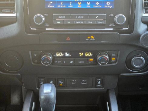 Used 2022 Nissan Frontier SV w/ SV Premium Package RWD image 19