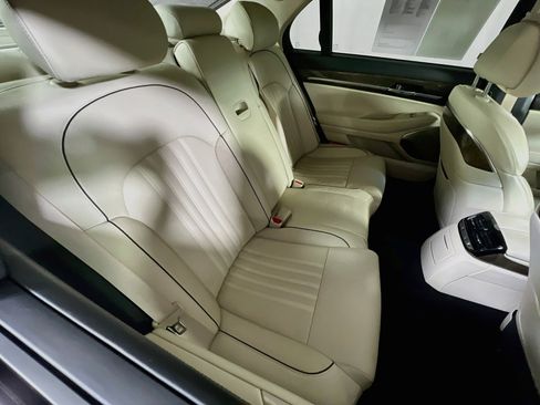 Used 2019 Genesis G90 3.3T Premium RWD image 27