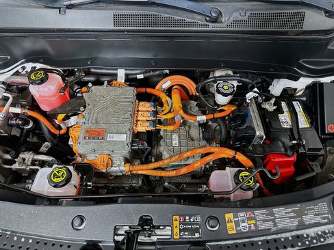 Used 2023 Chevrolet Bolt EUV LT FWD image 27
