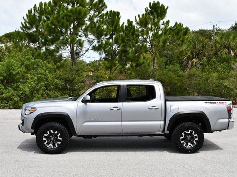 Used 2020 Toyota Tacoma TRD Off-Road AWD/4WD image 24