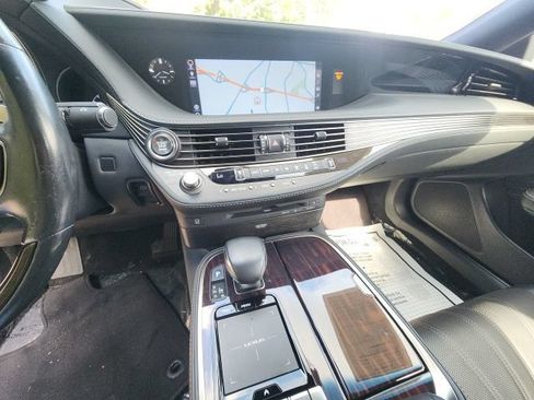 Used 2020 Lexus LS 500 w/ Interior Upgrade Package RWD image 23
