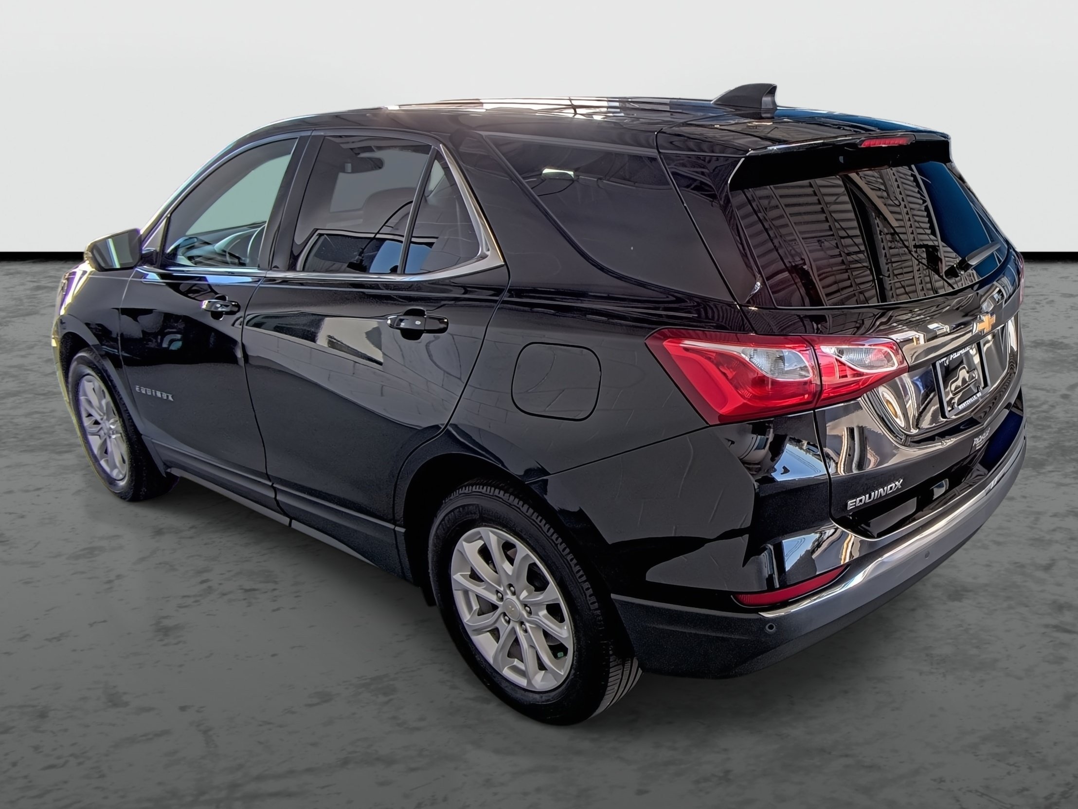 Used 2019 Chevrolet Equinox LT FWD image 2