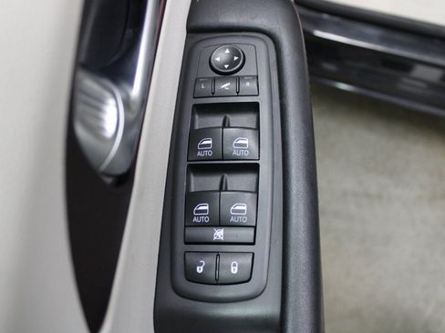 Used 2020 Chrysler Pacifica Limited image 14