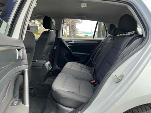 Used 2019 Volkswagen e-Golf SE w/ Driver Assistance Package image 5