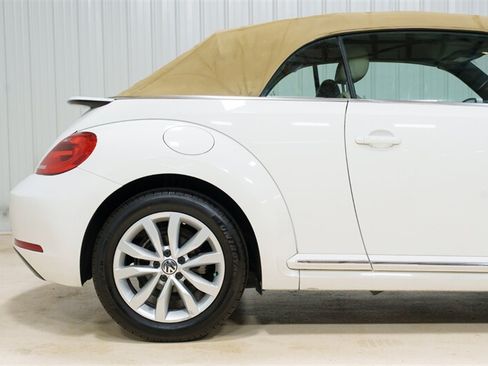 Used 2013 Volkswagen Beetle TDI FWD image 16