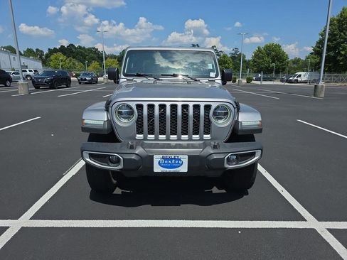 Used 2020 Jeep Gladiator Overland w/ LED Lighting Group AWD/4WD image 12