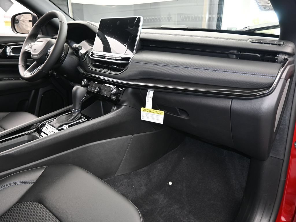 New 2026 Jeep Compass Latitude AWD/4WD image 38