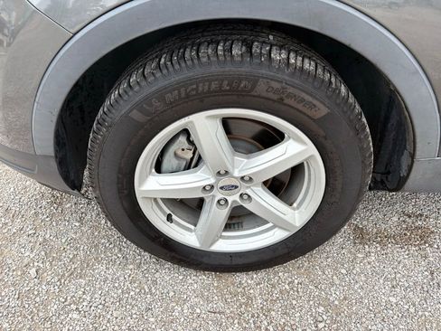 Used 2019 Ford Explorer XLT FWD image 23
