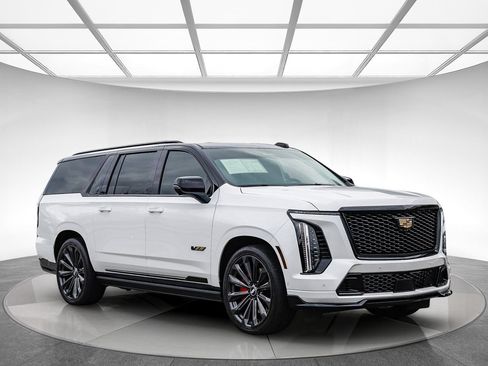 Used 2025 Cadillac Escalade ESV V AWD/4WD image 6