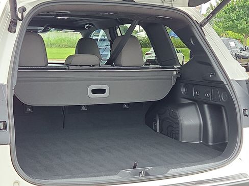 Used 2025 Subaru Forester Premium AWD/4WD image 9