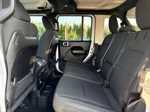Used 2024 Jeep Wrangler Unlimited Rubicon 4xe AWD/4WD image 17
