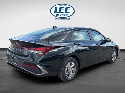 New 2026 Hyundai Elantra SE FWD image 3