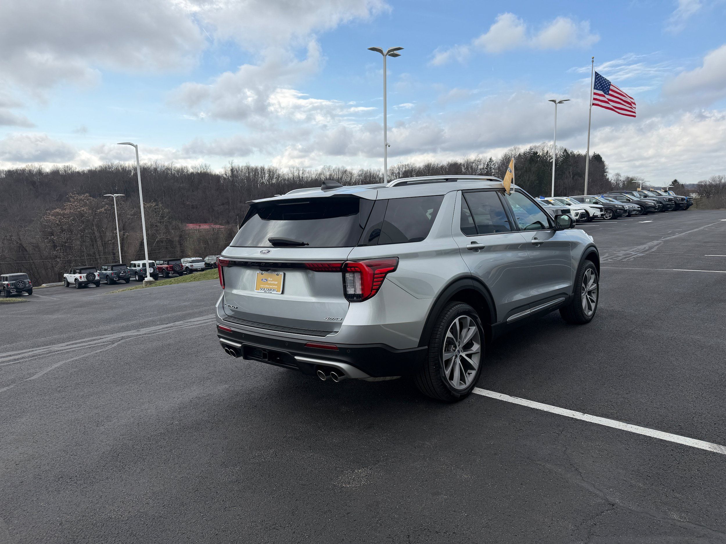 Certified 2025 Ford Explorer Platinum w/ Ultimate Package AWD/4WD image 5