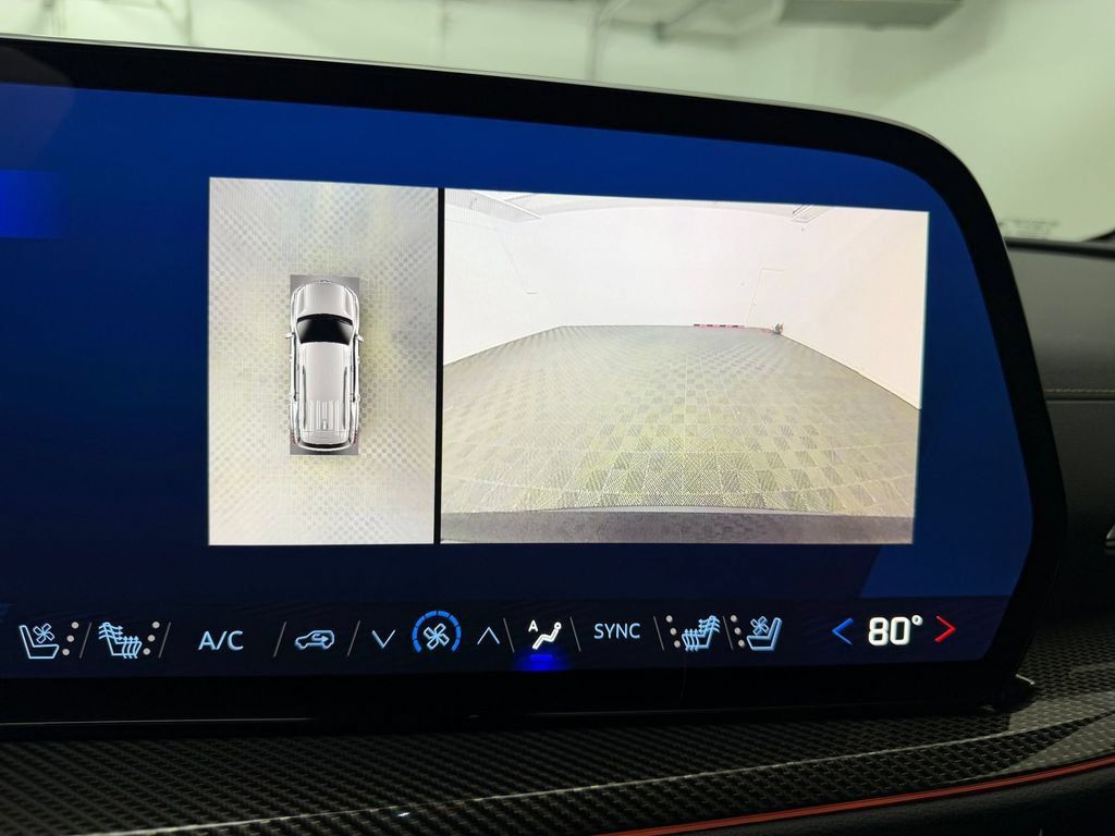 Used 2025 Chevrolet Traverse High Country FWD image 28