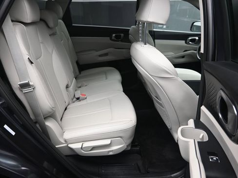 Used 2025 Kia Sorento S w/ Panoramic Sunroof Package FWD image 39