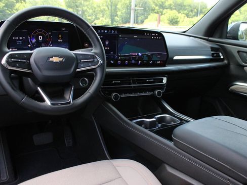 Used 2026 Chevrolet Traverse LT w/ Driver Confidence Package FWD image 23