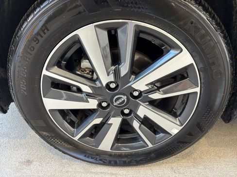 Used 2025 Nissan Versa SV FWD image 30