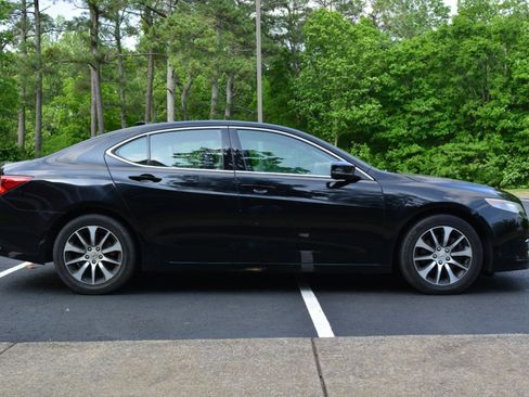 Used 2017 Acura TLX FWD image 4
