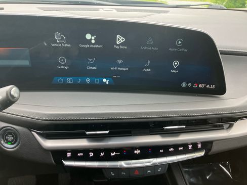 Used 2024 Cadillac XT4 Luxury w/ Cold Weather Package AWD/4WD image 14