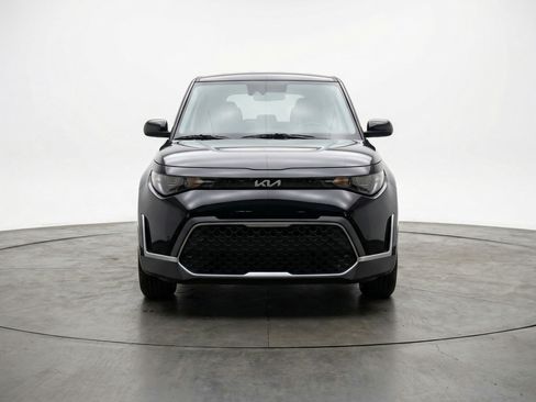 Used 2025 Kia Soul LX w/ LX Technology Package image 2