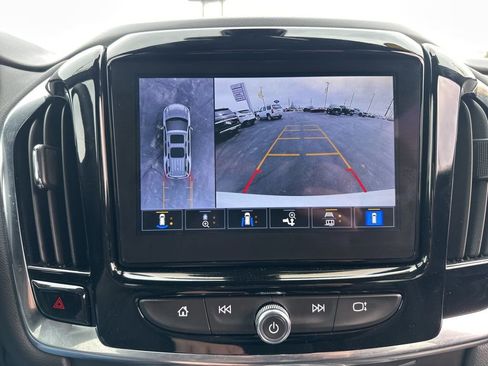 Used 2023 Chevrolet Traverse RS image 49