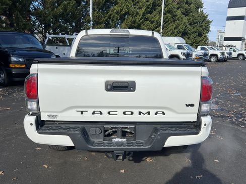 Used 2021 Toyota Tacoma TRD Off-Road image 10