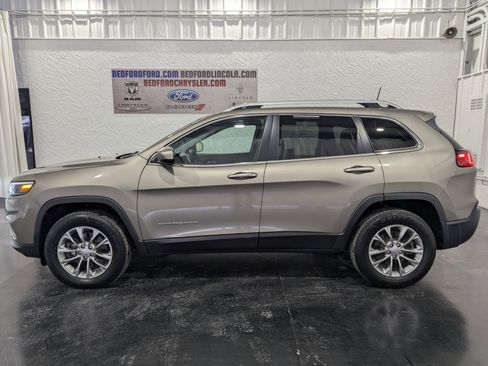 Used 2019 Jeep Cherokee Latitude Plus w/ Cold Weather Group image 1