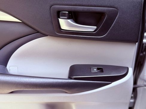 Used 2019 Toyota Highlander XLE image 28