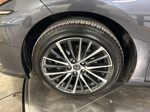Used 2025 Lexus ES 350 w/ Premium Package image 31
