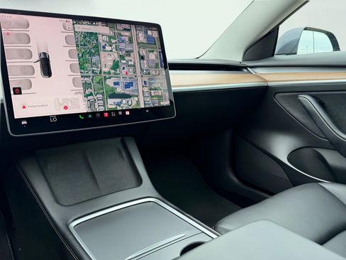 Used 2021 Tesla Model 3 Standard Range Plus RWD image 46