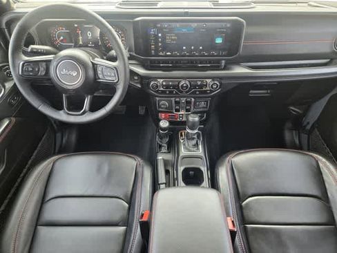 Used 2025 Jeep Gladiator Rubicon w/ Convenience Group AWD/4WD image 9