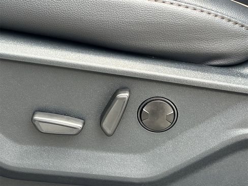 New 2026 Ford F250 Lariat w/ Black Appearance Package image 25