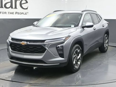Used 2025 Chevrolet Trax LT w/ Driver Confidence Package FWD image 36