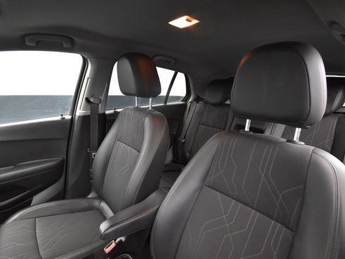 Used 2020 Chevrolet Trax LT w/ LT Convenience Package image 14