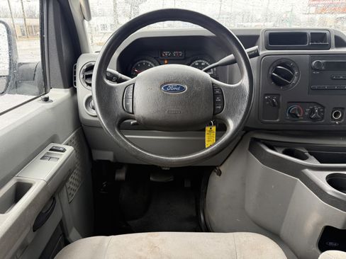 Used 2014 Ford E-250 and Econoline 250 w/ Power Group image 15