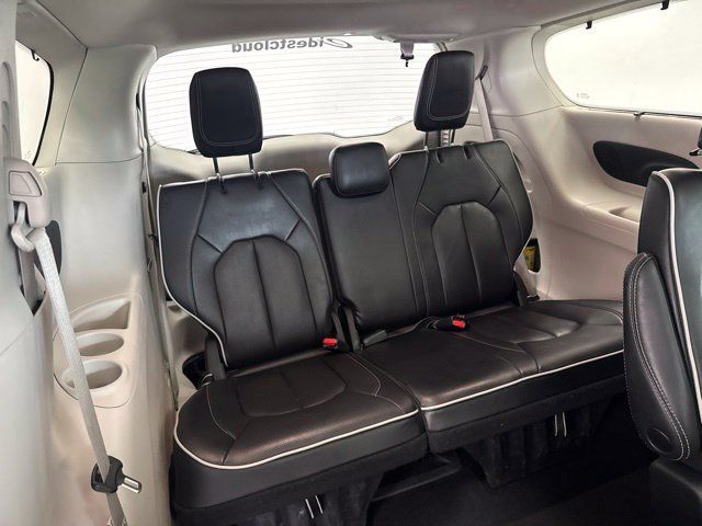 Used 2023 Chrysler Pacifica Limited FWD image 33