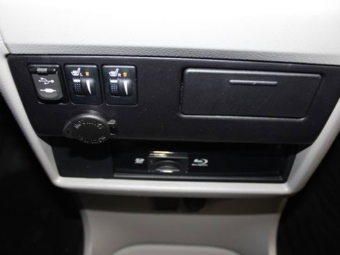 Used 2017 Toyota Sienna XLE Premium image 28