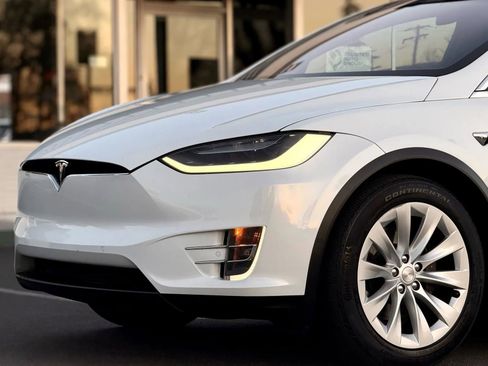 Used 2018 Tesla Model X 75D image 4