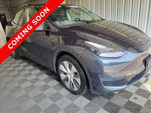 Used 2024 Tesla Model Y Long Range AWD/4WD image 3