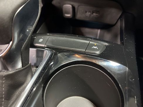 Used 2025 Chevrolet Trax LT w/ LT Convenience Package image 27