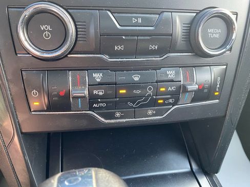 Used 2019 Ford Explorer XLT w/ Equipment Group 202A AWD/4WD image 28