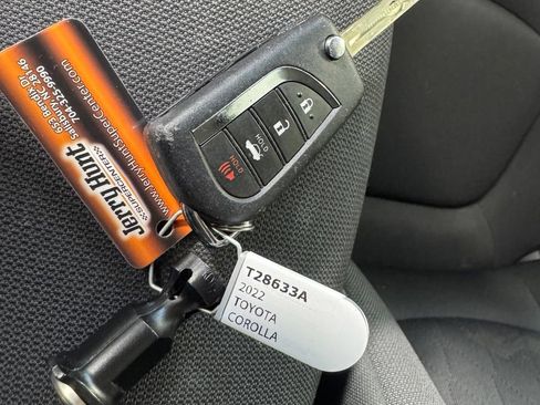 Used 2022 Toyota Corolla LE FWD image 3