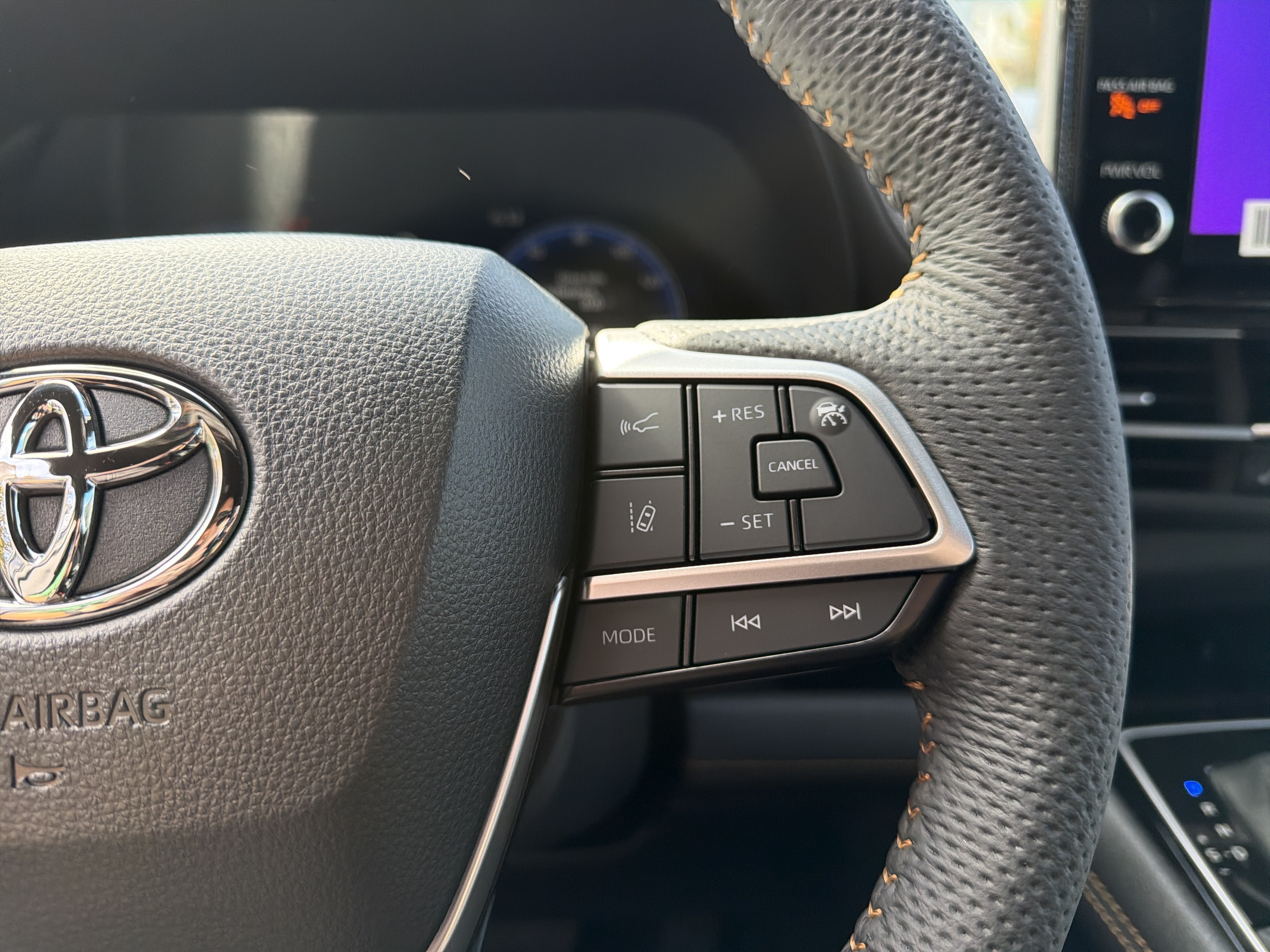 New 2026 Toyota Sienna XLE Woodland Edition AWD/4WD image 18