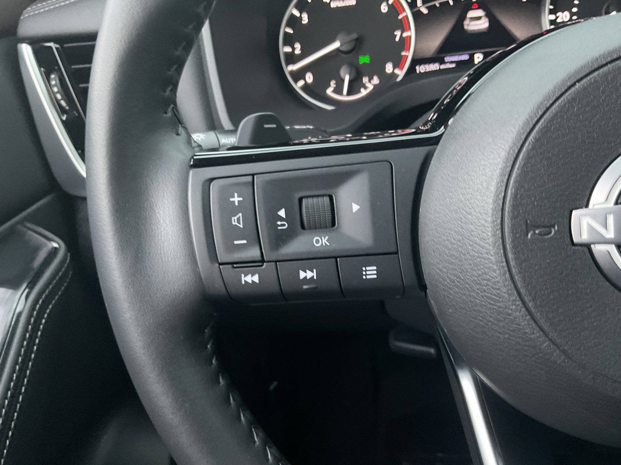 Used 2023 Nissan Rogue SL w/ SL Premium Package FWD image 37