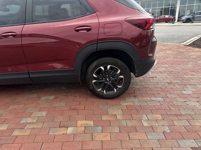 Used 2022 Chevrolet TrailBlazer LT w/ Confidence II Package FWD image 6
