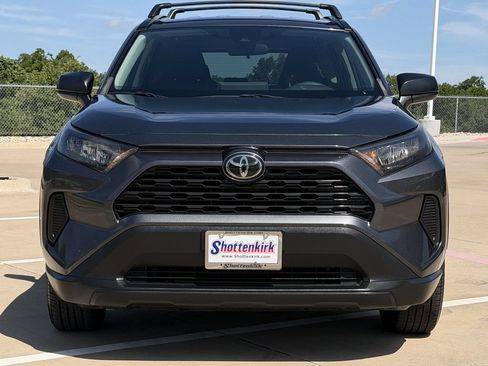 Used 2020 Toyota RAV4 LE FWD image 7
