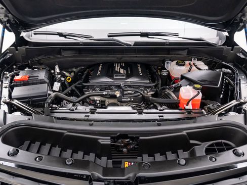 Certified 2025 Cadillac Escalade V w/ LPO, ONYX Package image 36