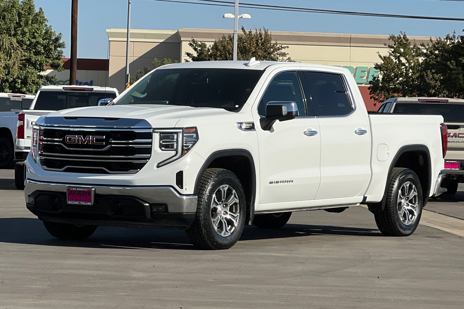 Used 2025 GMC Sierra 1500 SLT RWD image 9