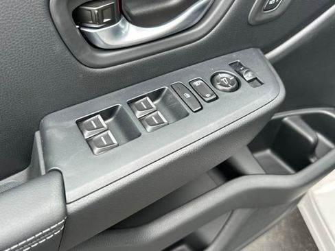 New 2025 Honda Pilot Touring image 11